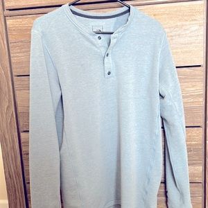 North Face Henley size small worn 1x